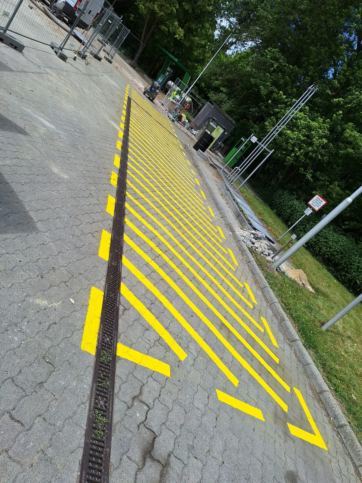 Parkolófestés és útfestés referencia munka 9 - profi kivitelezés