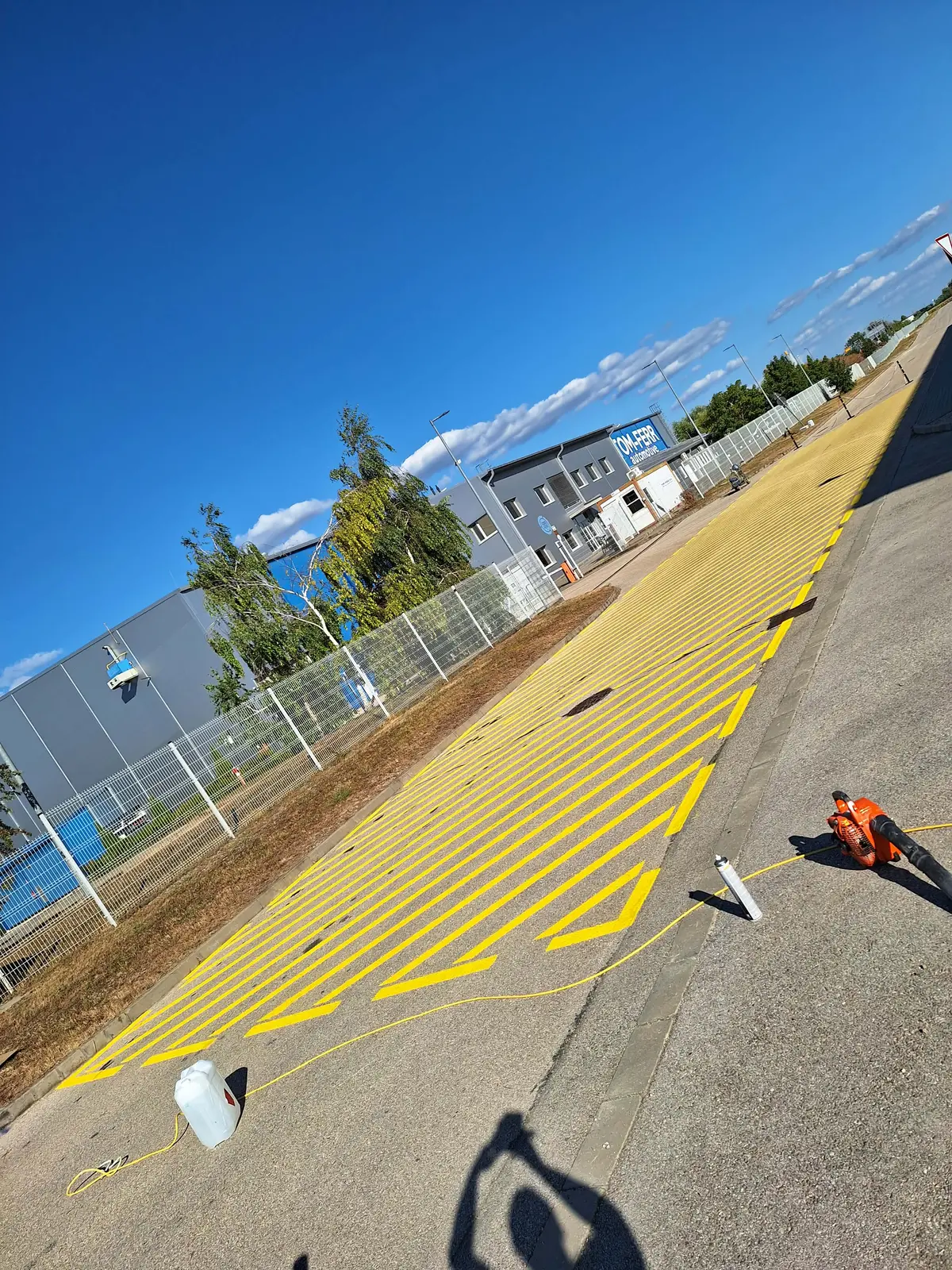 Parkolófestés és útfestés referencia munka 10 - profi kivitelezés