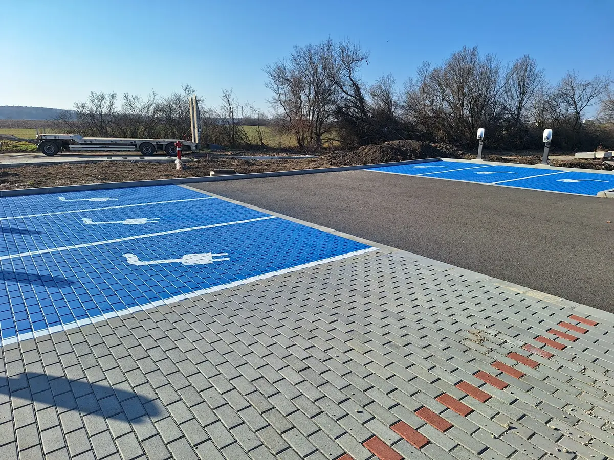 Parkolófestés és útfestés referencia munka 14 - profi kivitelezés