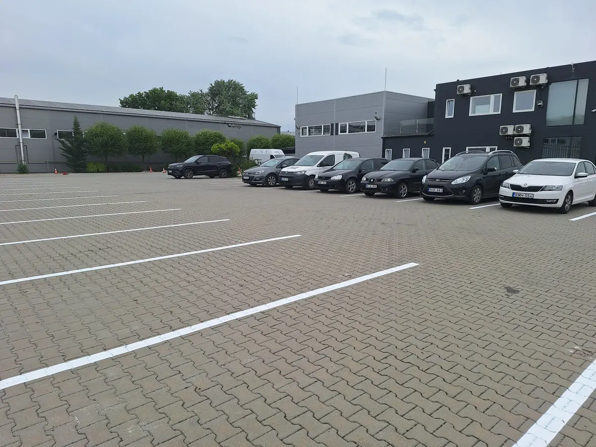 Parkolófestés és útfestés referencia munka 16 - profi kivitelezés