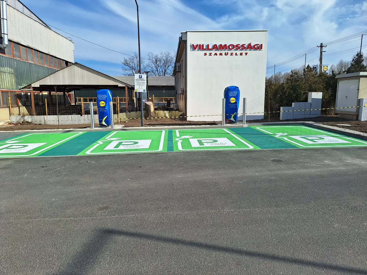 Parkolófestés és útfestés referencia munka 36 - profi kivitelezés